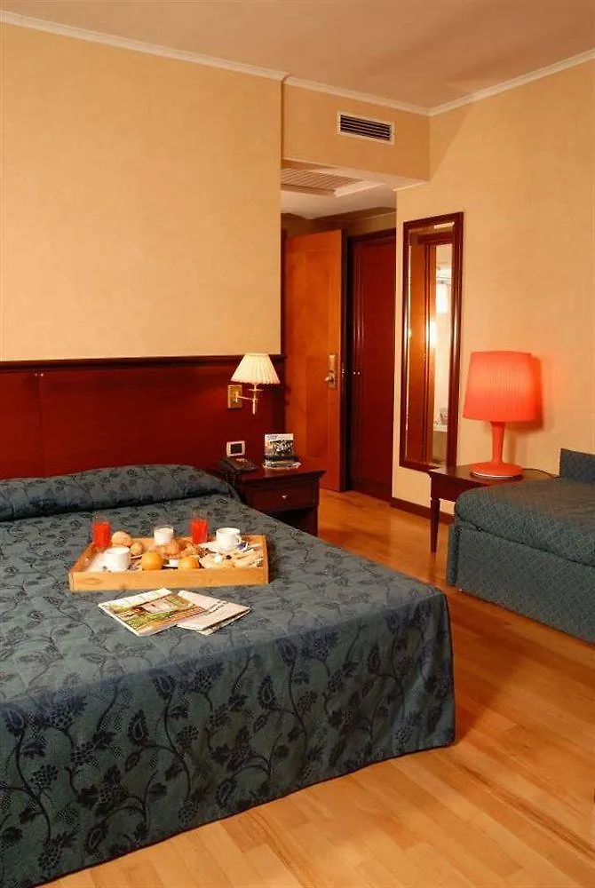 ***  Hotel Terminal Милан Италия