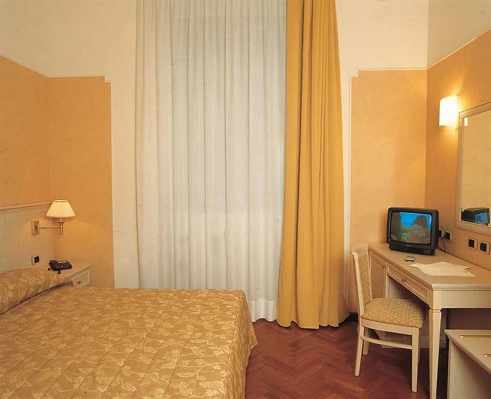 ***  Hotel Terminal Milano İtalya